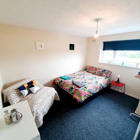 Rayleigh Town Centre 3 Bedroom Apartment エクステリア 写真