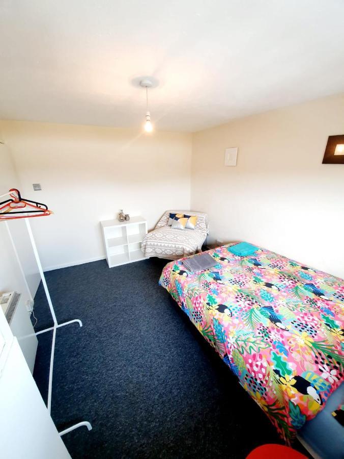 Rayleigh Town Centre 3 Bedroom Apartment エクステリア 写真