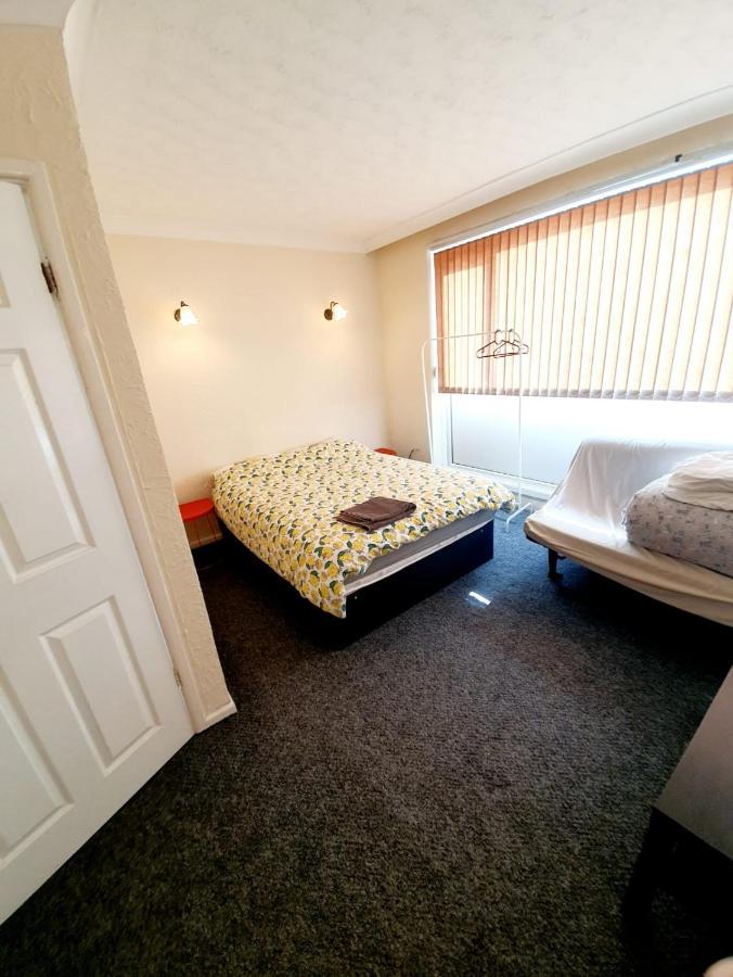 Rayleigh Town Centre 3 Bedroom Apartment エクステリア 写真