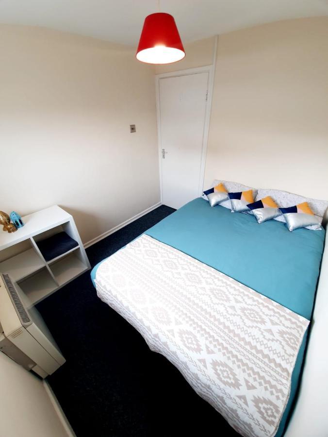 Rayleigh Town Centre 3 Bedroom Apartment エクステリア 写真
